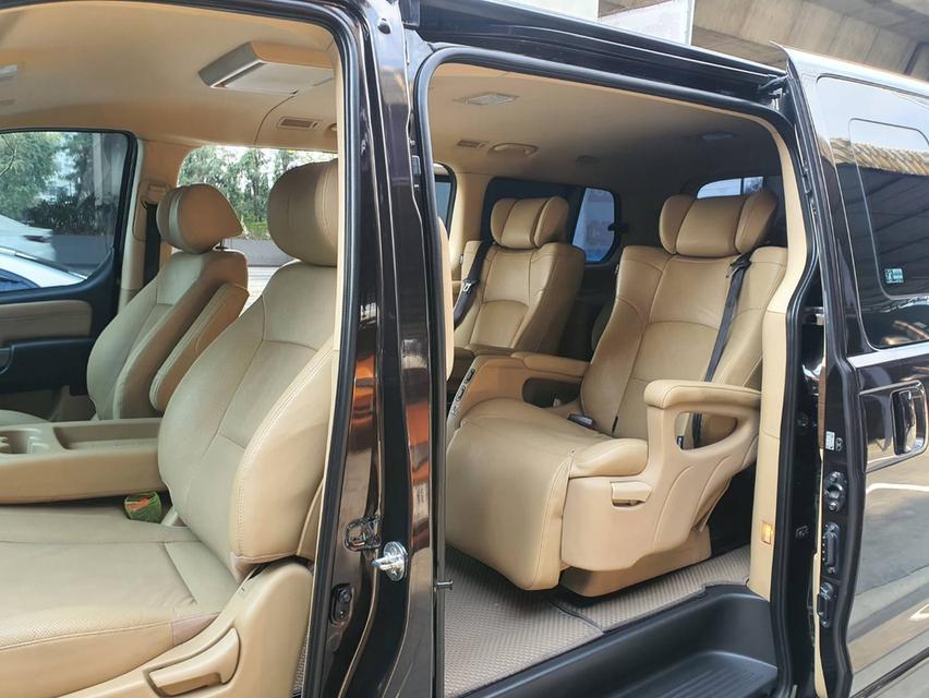 Hyundai H-1 2.5 Deluxe ปี 2019 สีน้ำตาลดำ รถมือ1 เช็คศูนย์ 8