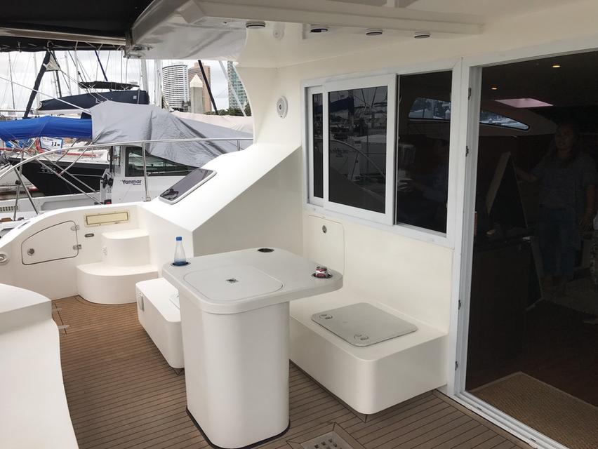 เรือคาตามารัน Island Spirit 390 แรงม้า ปี 2013 17