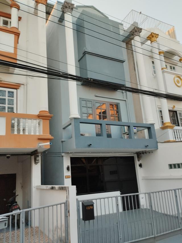 ขายอาคารพาณิชย์ 3 ชั้น มีดาดฟ้า หนองจอก สังฆสันติสุข 32 กทม 20 ตรว 1