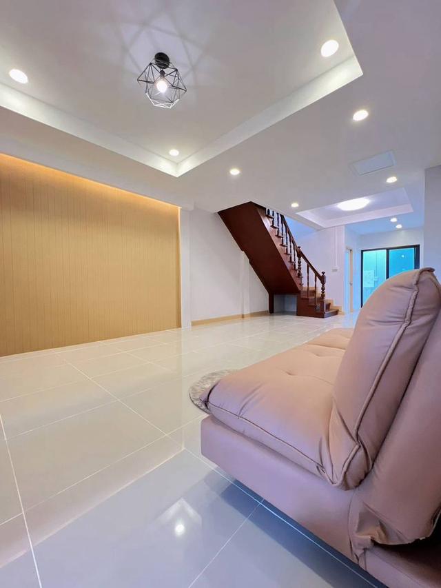 หมู่บ้านวงศ์ชัยนคร  บางรักใหญ่ นนทบุรีทาวน์เฮาส์ 2 ชั้น ทำเลติดรถไฟฟ้าสายสีม่วงสถานีบางรักใหญ่เพียง 800เมตร  ซอยป่าไม้อุทิศ บางรักใหญ่ นนทบุรี ทำเลดี 5