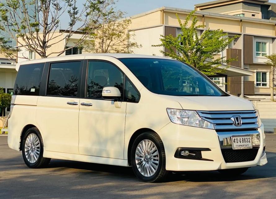 ขายมือสอง Honda Stepwagon สีขาว 6