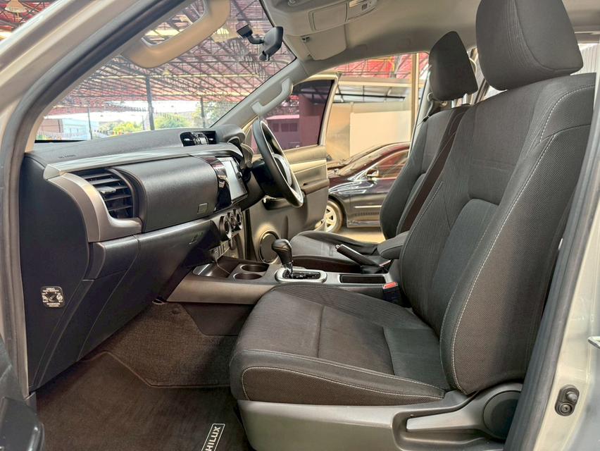 TOYOTA REVO 2.4 MID PRERUNNER DOUBLECAB ปี2022รถบ้านแท้ เกียร์ออโต้ ออพชั่นแน่นๆ ไมล์น้อย 13