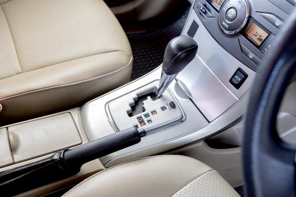 Toyota Altis 1.8E ปี 2011 เกียร์ออโต้ สีขาว สวยสภาพดี มือเดียวป้ายแดง 18