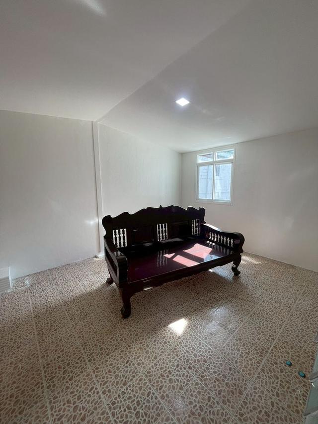 ขาย : บ้านเดี่ยว 2 ชั้น เนื้อที่ 49.9 ตรว.( ถนนเมน )  หมู่บ้านเคซี กรีนวิลล์ ถนนมิตรไมตรี 10/1 15