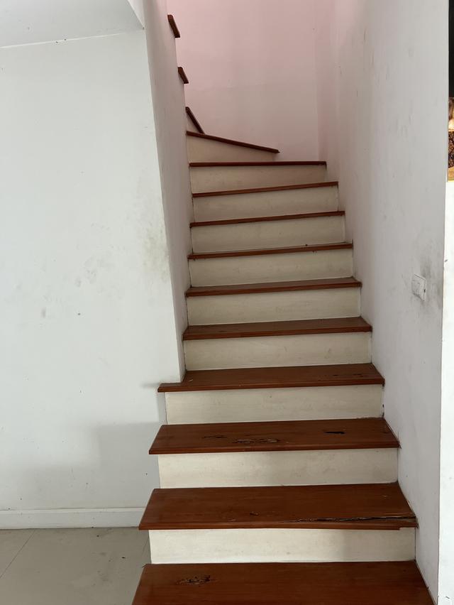 บ้านทาวน์เฮ้าส์ 2 ชั้น 3 ห้องนอน 2 ห้องน้ำ 2 จอด 4