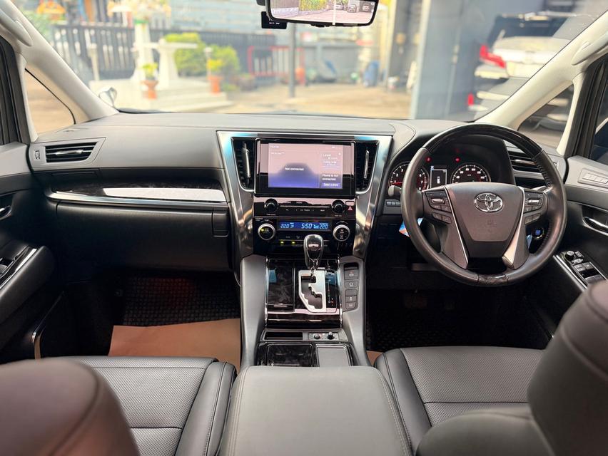 Toyota Alphard 2.5 SC Package ปี 2023 สีขาว 12