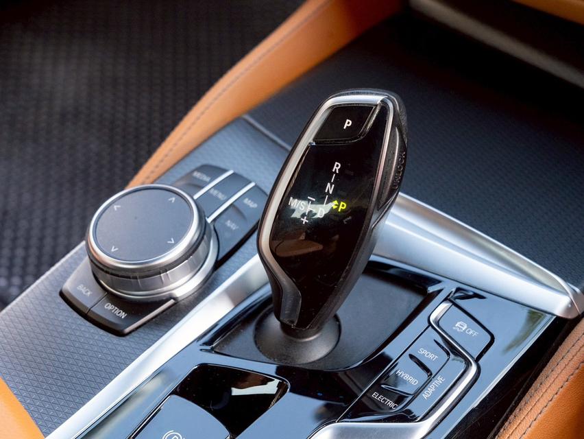 รหัสรถ 12AT2324 BMW 530e 2.0 M Sport ( G30 ) LCI ( CDK ) | ปี : 2022 11