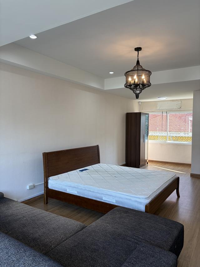 เช่า/ขาย หมู่บ้านดิไอบ๊อก เกษตรนวมินทร์ 3 ชั้น 3 ห้องนอน 3 ห้องน้ำ เดินทางสะดวกใกล้ถนนใหญ่ 19.3 ตรว. เช่า 15000 บาท/เดือน ขาย 3.49 ล้าน 6