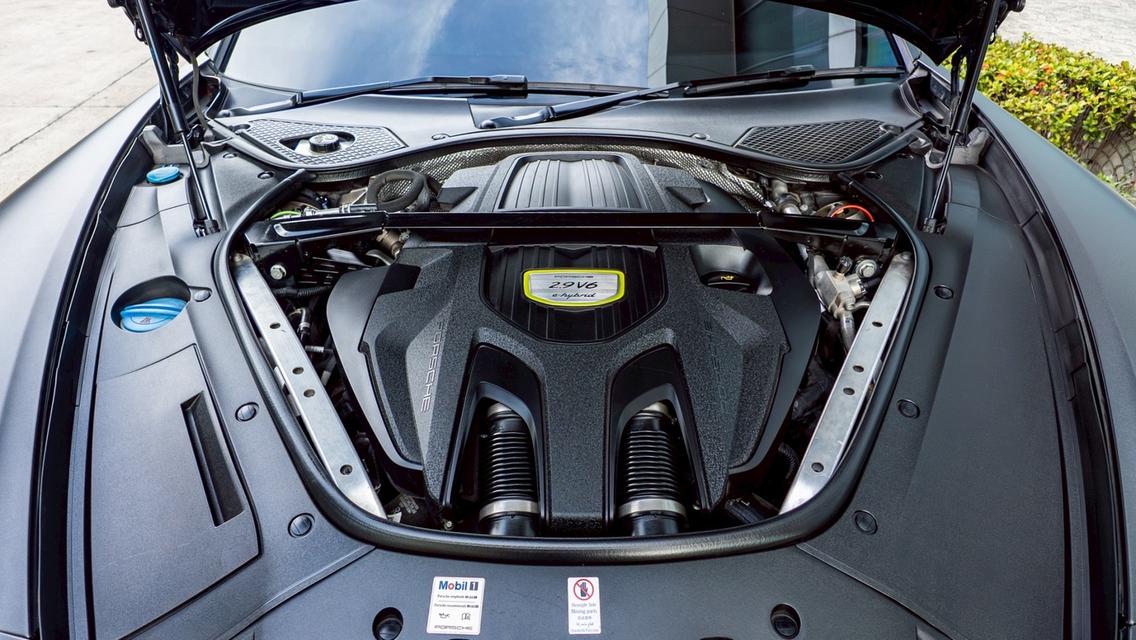 Porsche Panamera 4 E-Hybrid ปี 2018 รูปที่ 14