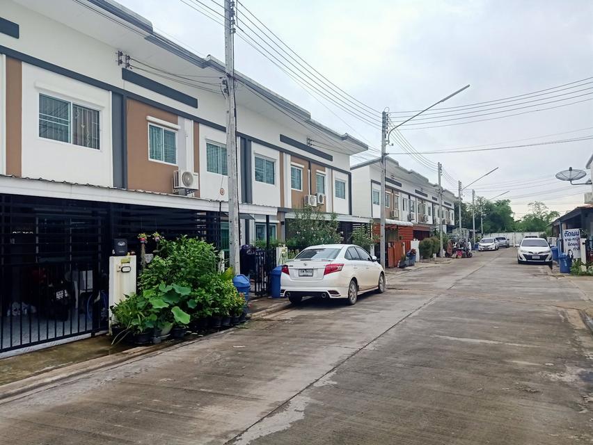 บ้านทาวน์เฮ้าส์ 3 ห้องนอน 2 ห้องน้ำ 1 ที่จอดรถ 6
