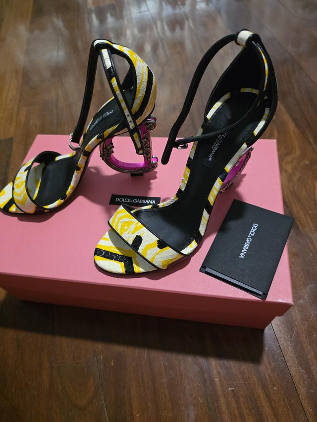 รองเท้าแบร์น dolce and gabbana