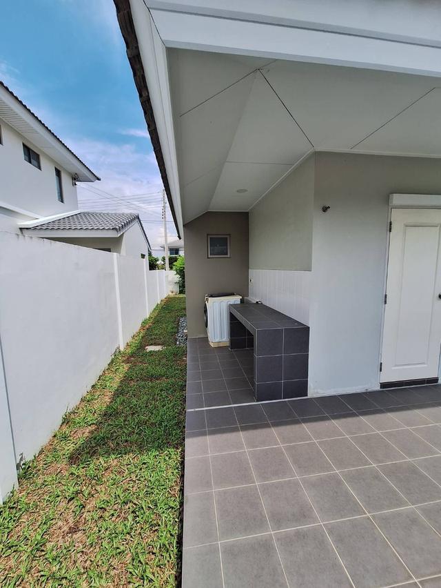 ให้เช่าบ้านเดี่ยว 2 ชั้น ขนาด 69.7 ตร.วา หมู่บ้าน life in the garden บ้านฉาง  ติดถนนสุขุมวิท เดินทางสะดวก 3