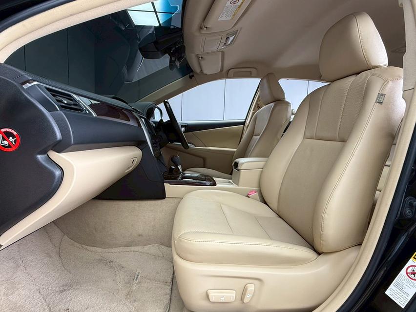 TOYOTA CAMRY, 2.5 HV PREMIUM โฉม ปี12-18 สีดำ เกียร์ออโต้ เบนซิน/ไฮบริด ตัวท็อปสุด มือเดียวป้ายแดง 👉ไมล์แท้ 128,239 km. คู่มือบุ๊คเซอร์วิสครบ รูปที่ 9