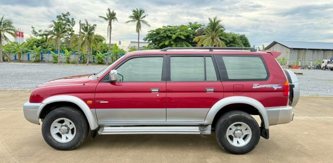 Mitsubishi Strada G Wagon สีแดง 3