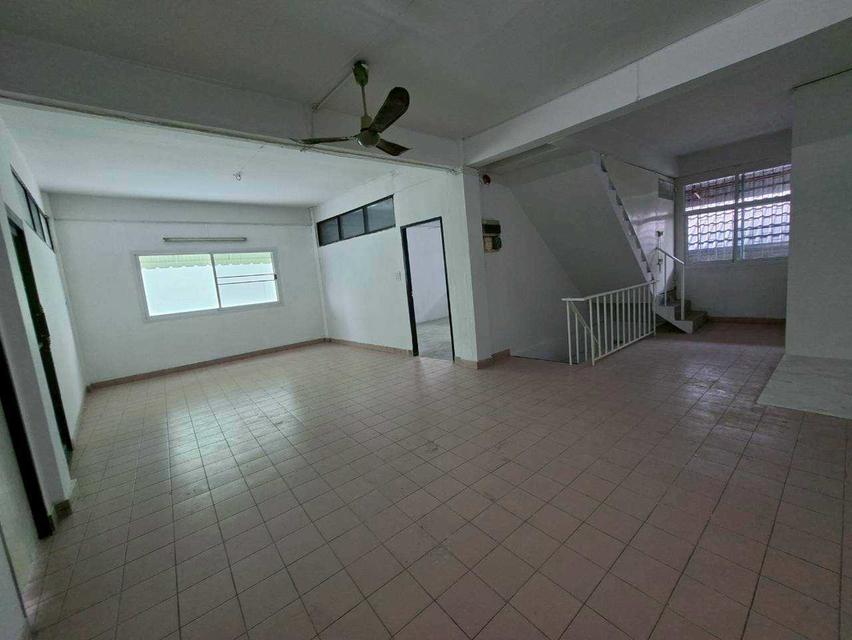 ให้เช่าอาคาร 2 ห้อง 3 ชั้นครึ่ง + ดาดฟ้า ทำเลทอง ลาดพร้าว 71 (ตรงข้ามตลาดนัด ใกล้ป้ายรถเมล์) (N.1723) 9