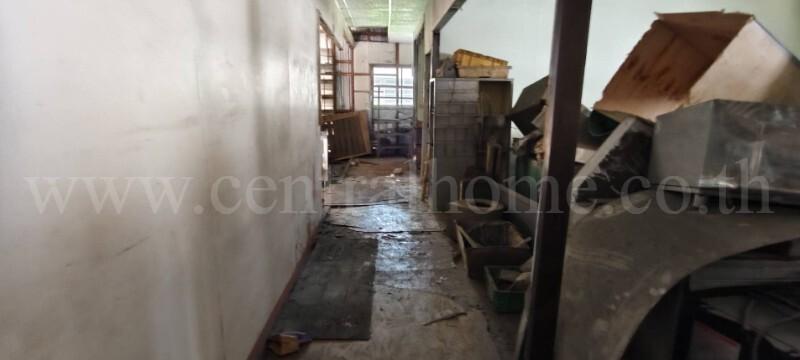 โกดังห่างถนนเพชรเกษม 50 เมตร 11