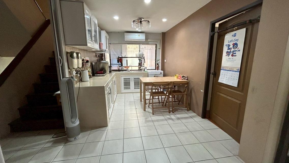 ขายโฮมออฟฟิศ 4 ชั้น ซอยกรุงเทพกรีฑา 15 ทำเลดี ใกล้ทางด่วนและรร.นานาชาติ 15