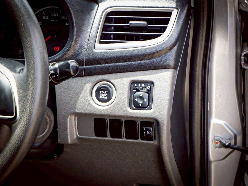 Mitsubishi Triton Megacab 2.4 GLS Limited Plus เกียร์ M/T สีบรอนซ์เทา ปี 2015 13