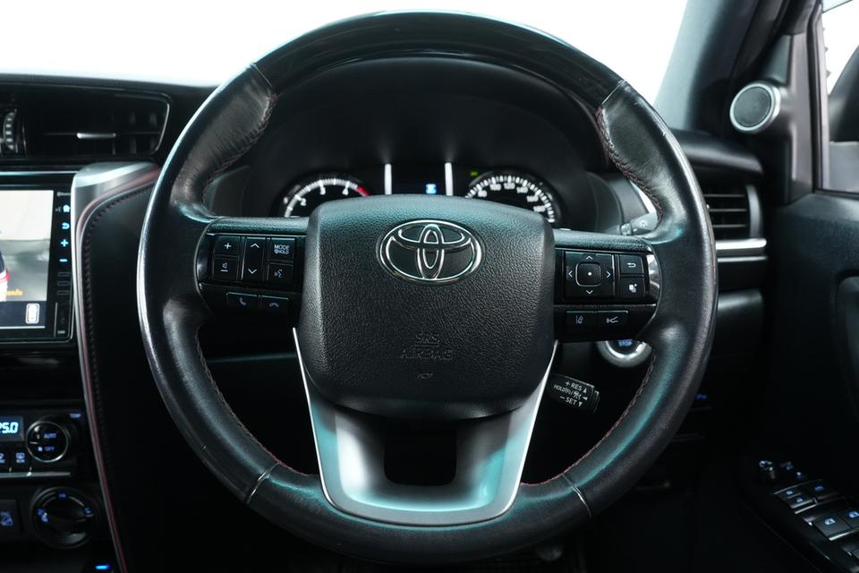2022 TOYOTA FORTUNER 2.4 LEGENDER BLACK TOP 4WD SUV สีขาว-ดำ เลขไมล์ 34323 กม. 8