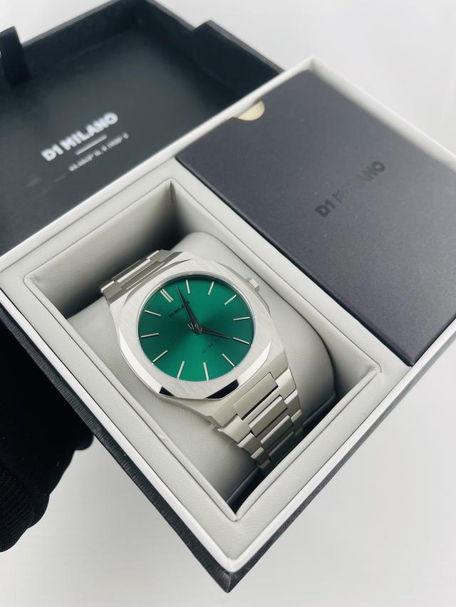 หรูหลักแสน งบหลักพัน นาฬิกา D1 Milano Ultra Thin Emerald Green Dial สภาพไร้ตำหนิ กล่องและเอกสารครับ