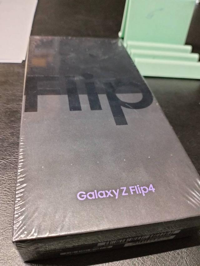 ขาย Samsung Galaxy Z Flip4 8/128gb 5G สีม่วง 1