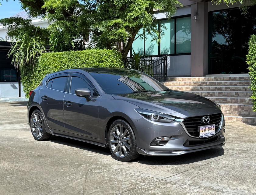 2019 MAZDA 3 2.0 S  5ประตู รถมือเดียวออกป้ายแดง รถวิ่งน้อยเพียง 80,000 กม ประวัติศูนย์ครบ รถไม่เคยมีอุบัติเหตุครับ