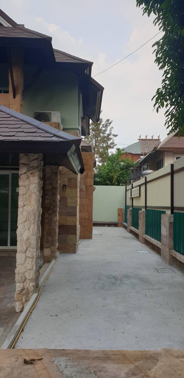 บ้านเช่าใกล้เลียบด่วนรามอินทรา ถนนนวลจันทร์ เนื้อที่ 90ตรว. 5ห้องนอน 3ห้องน้ำ แอร์ 5เครื่อง ตกแต่งใหม่ ทำเลดีมาก เข้าออกได้หลายเส้นทาง  12