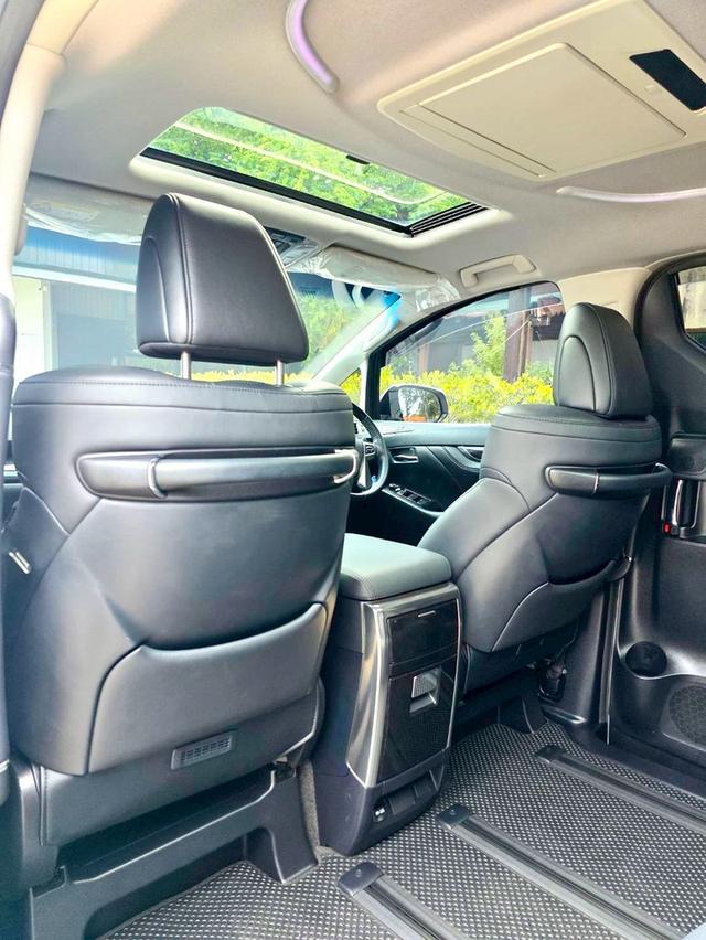 Toyota ALPHARD 2.5SC PACKAGE สีขาว ปี 2023 ไมล์ 17,000 กม.  11