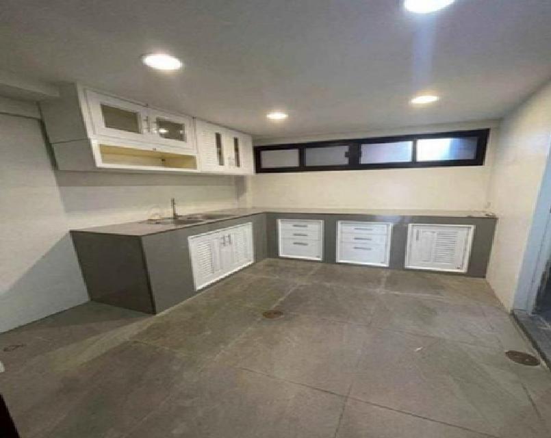 ให้เช่าอาคาร / Home Office 4.5 ชั้น ซอยวิภาวดีรังสิต 20 ลาดพร้าว หรือ รัชดาภิเษก ทำเลดี แอร์ 3 เครื่อง 2