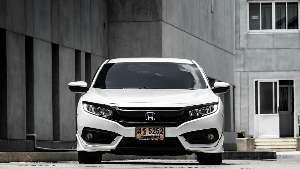 รูป Honda Civic FC 1.8 EL  ปี 2018 สีขาว 3