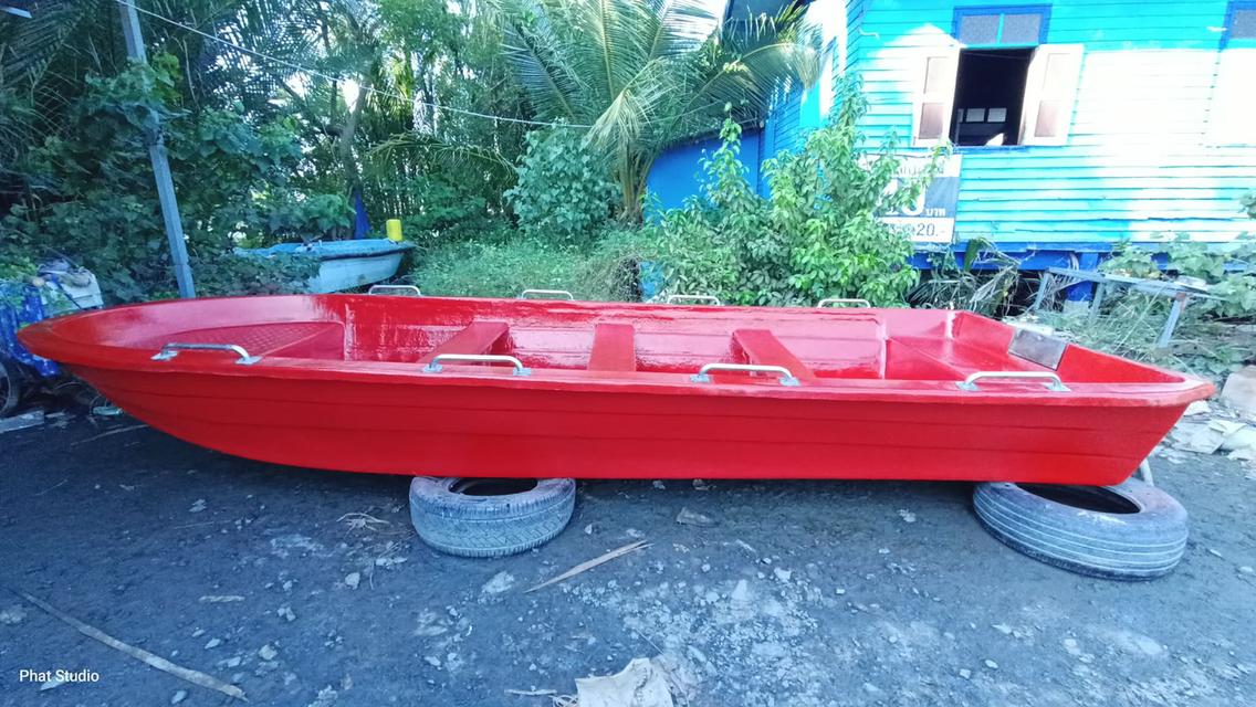 เรือไฟเบอร์สีแดง ขนาด 17 ฟุต สภาพมือ 2 ซ่อมบำรุงอย่างดี สภาพดีมาก ติดเครื่องยนต์ได้ มีเเล้วยังไม่ได้ใช้ ดีกว่าน้ำท่วมแล้วไม่มีใช้ รูปที่ 3