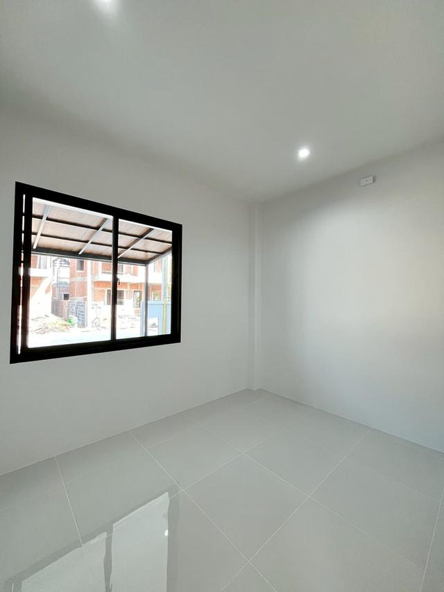 บ้านแฝดสองชั้น ทำเลห้วยวังนอง โครงการบ้านศิริทรัพย์ 8