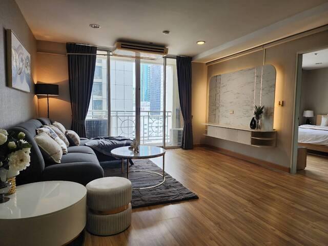 Asoke Place Condo for Rent near Asok BTS & Sukhumvit MRT 1
