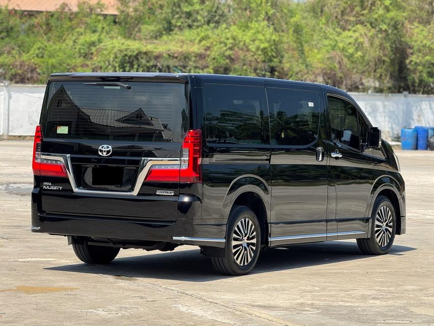 Toyota Majesty 2.8 grande top 2024 สีดำ  ออโต้ ใหม่ที่สุดในตลาด รูปที่ 3