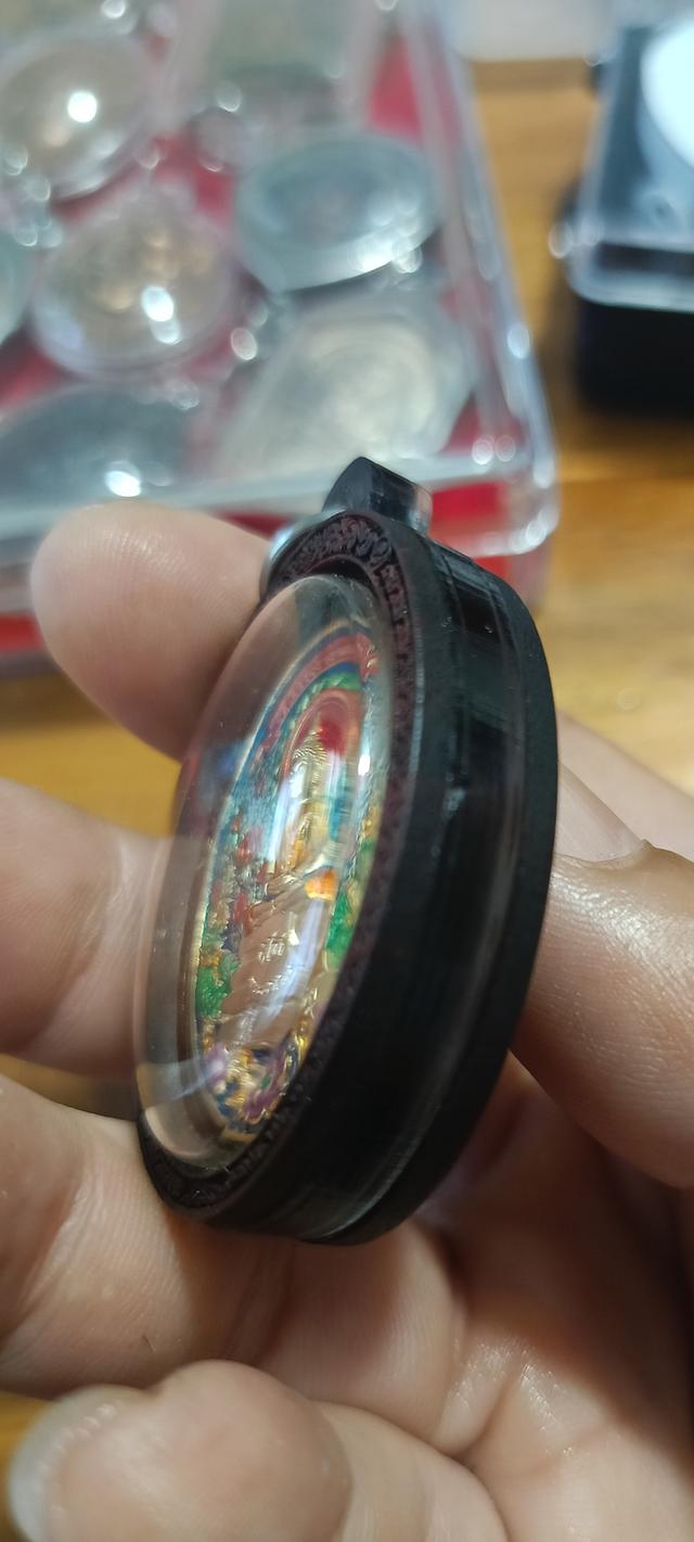 เหรียญหลวงพ่อโสธร รุ่นประวัติศาสตร์255ปี นวะชุบทอง ลงยามาสเตอร์พีซ เลี่ยมกรอบไม้มงคล 3