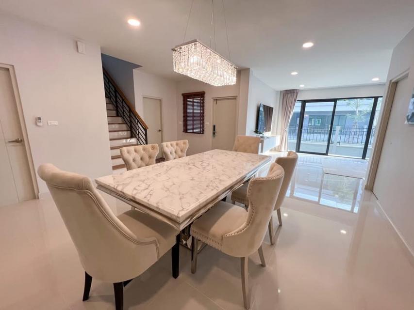 ให้เช่า: บ้านหรู The Centro Bangna เฟส 1 - 61 ตร.ว. ใกล้เมกะบางนา เฟอร์นิเจอร์ครบ พร้อมเข้าอยู่ 2