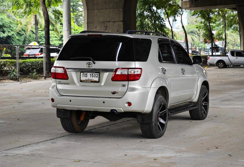 Toyota Fortuner 2.7V ปี 2011  4