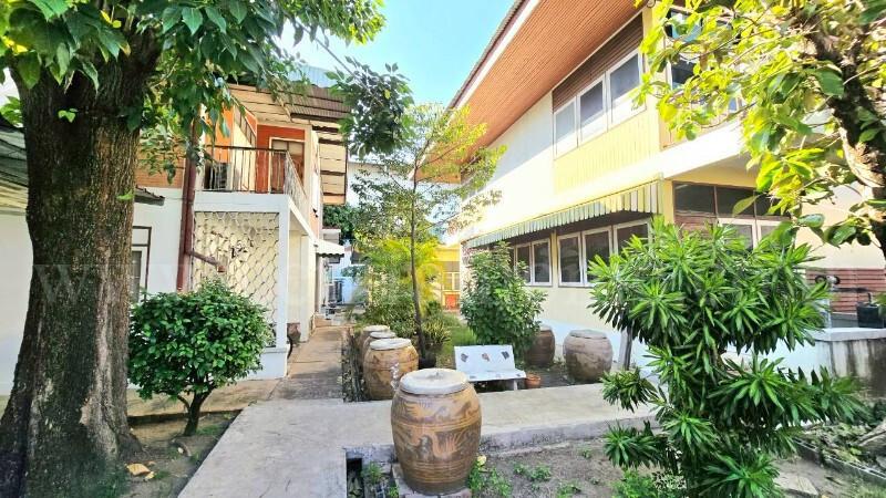 บ้านเดี่ยว 2 หลัง พื้นที่ 387 ตร.วา ซอย ติวานนท์ 46 ใกล้รถไฟฟ้าสายสีชมพู 20