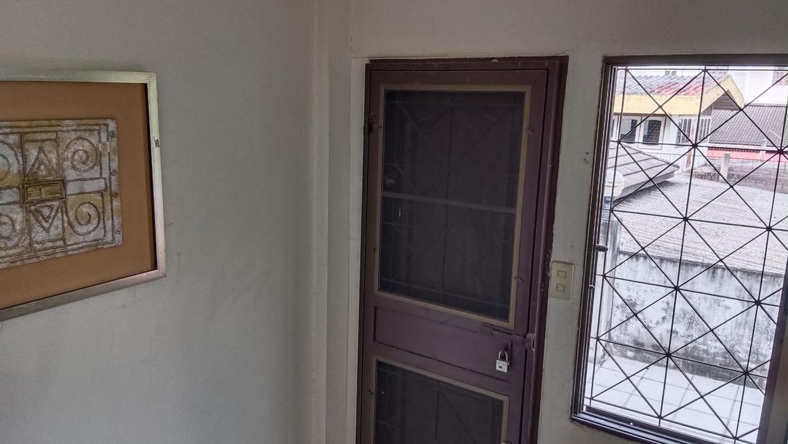 ให้เช่าทาวน์เฮ้าส์ 4 ชั้น Renovate ใหม่ ใกล้ MRT ห้วยขวาง – ซอยมีทรัพย์ ถนนประชาอุทิศ 9