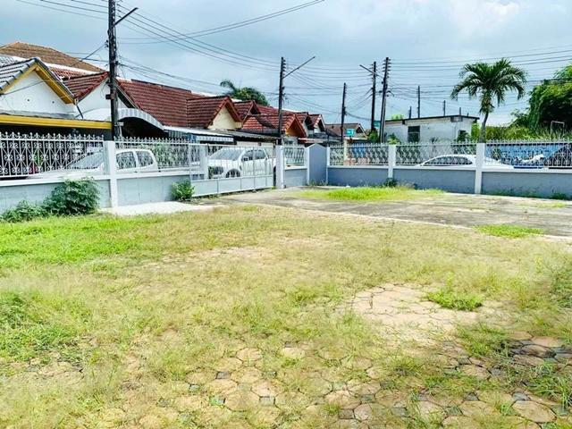 ศรีราชา รร.ดาราสมุทร ศรีราชา 2.3 กม. 3 นอน Lotus ศรีราชา 1.4 กม.J Park ศรีราชา 2.9 กม. ให้เช่าบ้านกว้าง 102 ตร.วา. 4