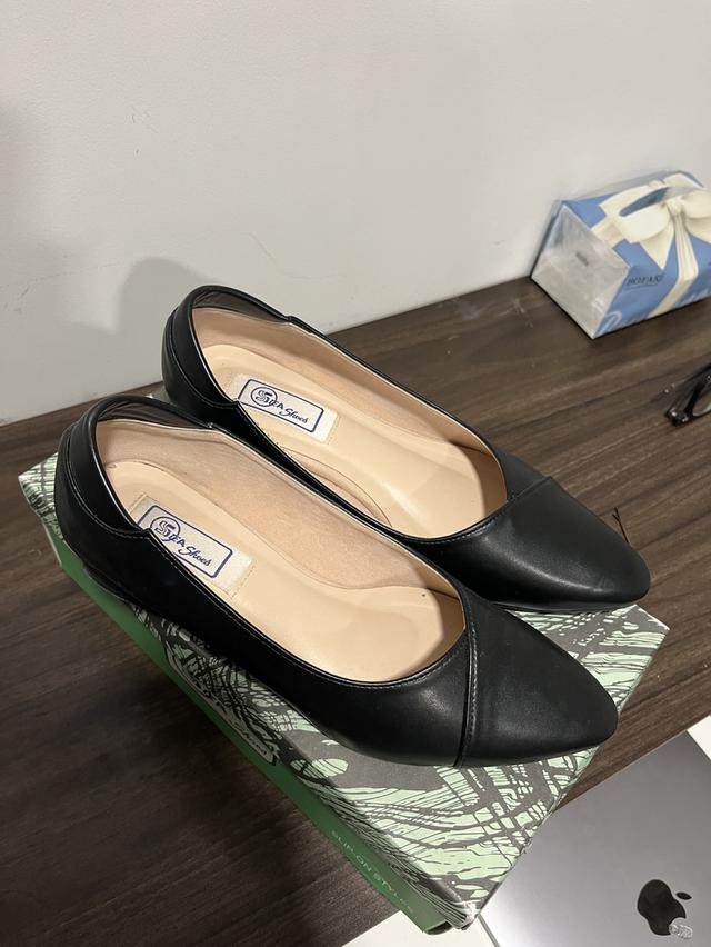 Many kind of shoes:;..: