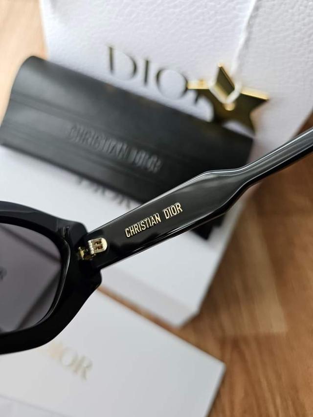 แว่นกันแดด Dior รุ่น Signature B 1 U 2