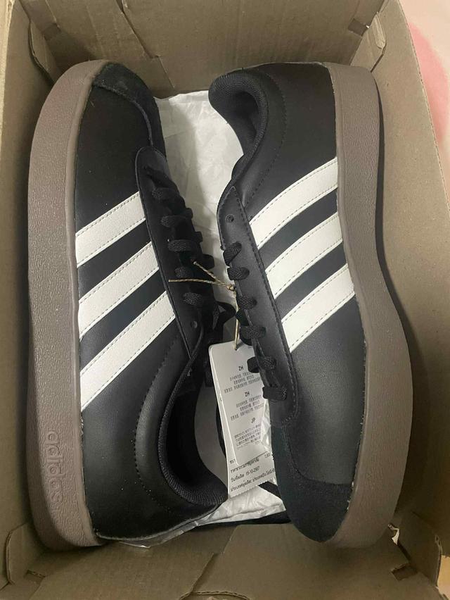 รองเท้าแบรนด์ adidas