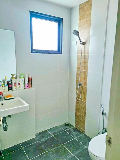 ลำลูกกา คลอง 3 ตลาดเอซี คลองสี่ 2.2 กม.ทาวน์โฮม 2 ชั้น วิวดี เงียบสงบ พร้อมเฟอร์ฯ 2 นอน 2 น้ำ แหล่งช้อปปิ้ง เดินทางสะดวก 4