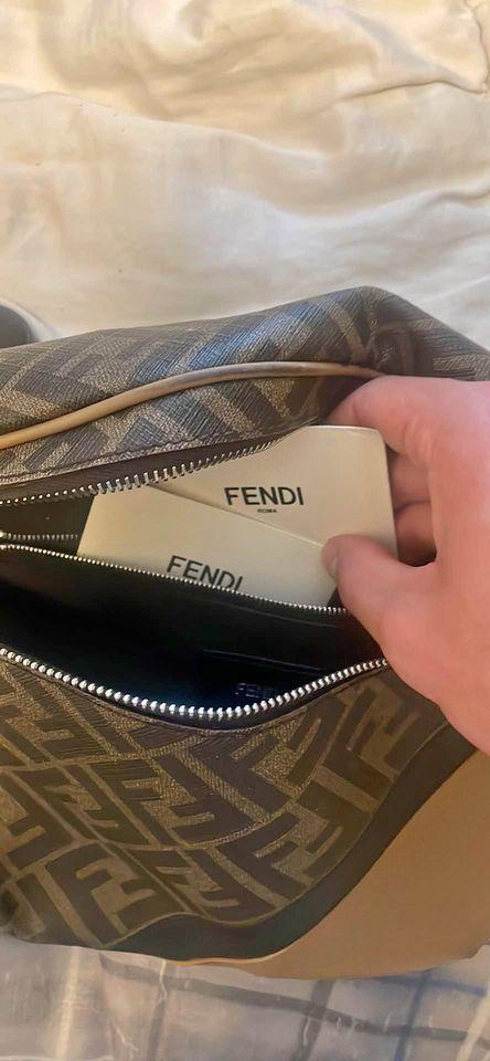 กระเป๋าคาดอก Fendi 4