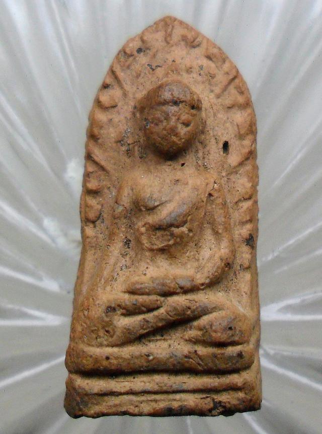 พระรอดเก่าเนื้อจัดค่ะ