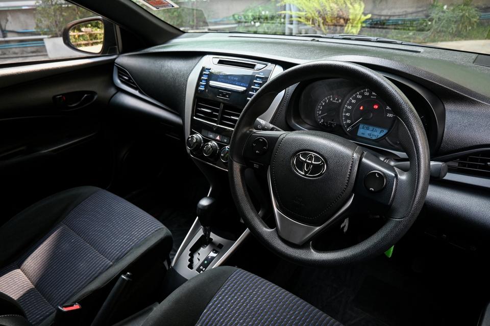 Toyota Yaris ativ 1.2 entry  6