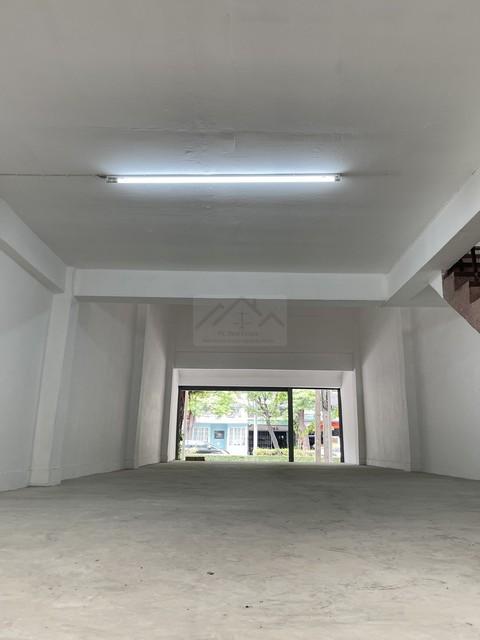ให้เช่าอาคารพาณิชย์ 3.5 ชั้น 300 ตร.ม. ซอยพัฒนาการ 57/1 ติดถนนใหญ่ ใกล้ตลาดพัฒนาการ 2
