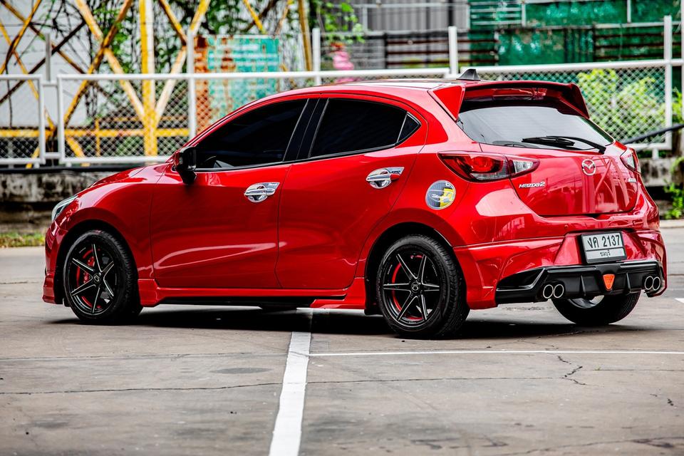 Mazda 2 1.3 HighPlus Sport ปี 2017 สีแดง มือเดียวป้ายแดง  5