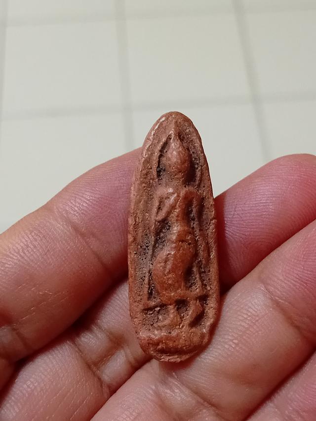 พระลีลาหย่องหลวงพ่อกวยเนื้อดิน